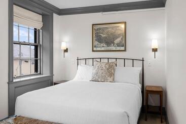 Общежитие The Davenport Inn