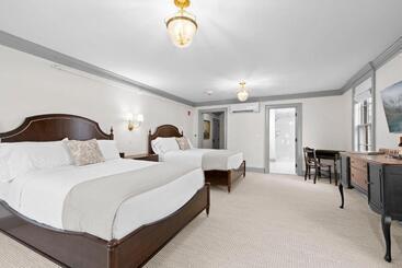 Общежитие The Davenport Inn