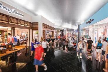 Devine Unit By Planet Hollywood Casino Strip Las Vegas