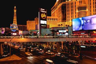 Devine Unit By Planet Hollywood Casino Strip Las Vegas