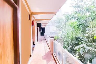 هتل Always Stay With Classic  Near Nizamuddin Railway Station