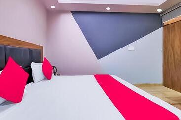 هتل Always Stay With Classic Near Nizamuddin Railway Station