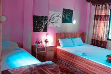 هتل Safari Wildlife Lodge & Camp
