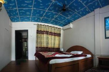 هتل Safari Wildlife Lodge & Camp