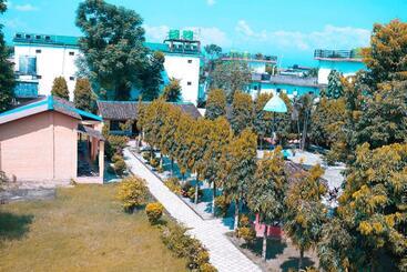 هتل Safari Wildlife Lodge & Camp