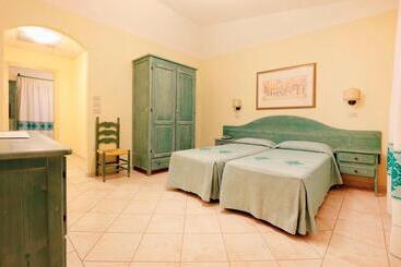 Isa   Residence With Swimming Pool In Sos Alinos, Apartments With Air Conditioning And Private Outdo