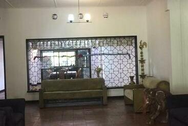 تختخواب و صبحانه Villa Unawatuna