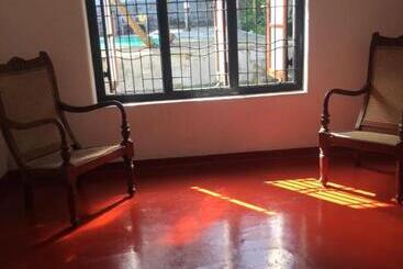 تختخواب و صبحانه Villa Unawatuna