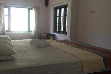 تختخواب و صبحانه Villa Unawatuna