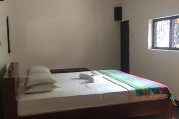 تختخواب و صبحانه Villa Unawatuna
