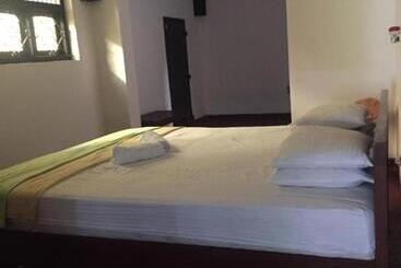 تختخواب و صبحانه Villa Unawatuna