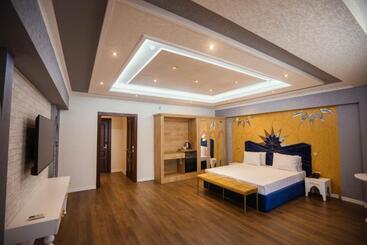 هتل Antalya Grand Palace