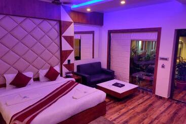 هتل Daltin Home
