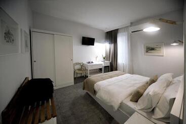 Konak Rooms L Skanderbeg Square
