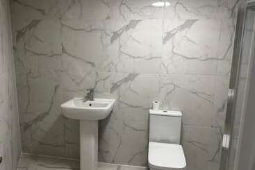 پانسیون Cheetham Hill Guest House