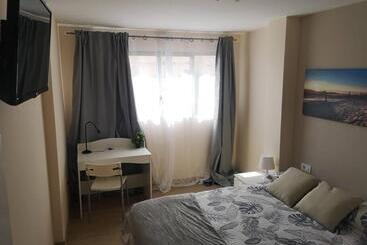 پانسیون Hostal Mari, Alquiler Habitación Privada En Hostal, 6 Habitaciones Cerca De La Universidad Y Aeropue