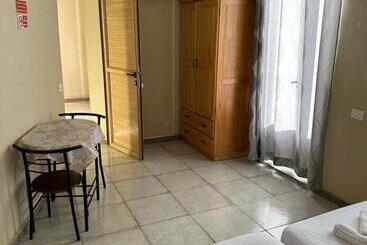 تختخواب و صبحانه Eleganz Residence
