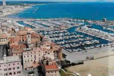 تختخواب و صبحانه Laviniahouse Nettuno