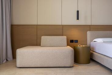 هتل Beyond A Luxury Boutique