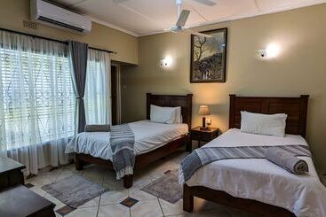 پانسیون Room In Villa   Zambezi Family Lodge   Buffalo Room