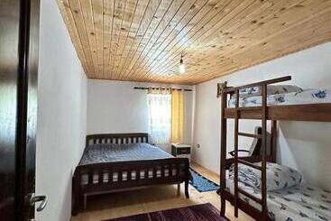 هاستل Guest House Kukaj Valbone