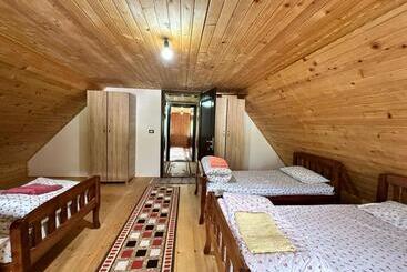 هاستل Guest House Kukaj Valbone