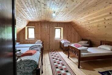 هاستل Guest House Kukaj Valbone