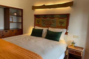 تختخواب و صبحانه The Quixote House