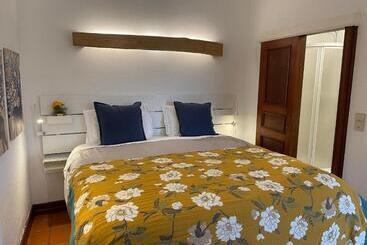 تختخواب و صبحانه The Quixote House