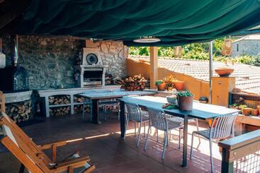 تختخواب و صبحانه The Quixote House