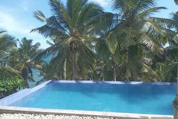 هتل Beach Front Pool Resort
