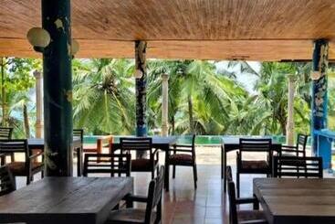هتل Beach Front Pool Resort