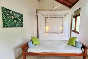 هتل Beach Front Pool Resort