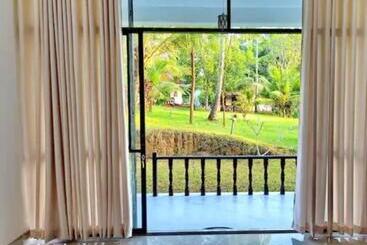 هتل Beach Front Pool Resort