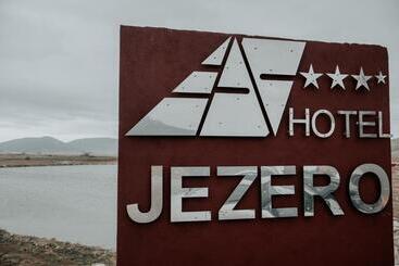 هتل Jezero