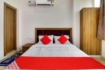 בית מלון כפרי Oyo Flagship 81470 Annu Residency
