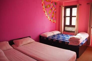 پانسیون The Nest Guest House