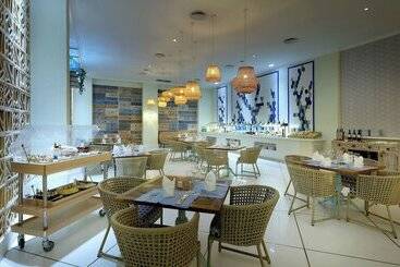 The Signature Level At Grand Palladium Imbassaí Resort & Spa