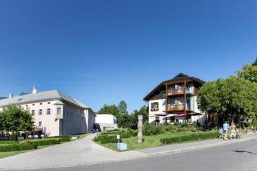 Frühstückspension Schlosswirt