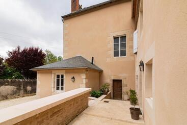 تختخواب و صبحانه Clos Des Moulins