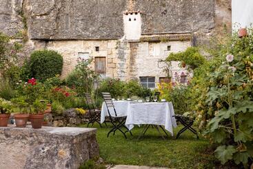 تختخواب و صبحانه Clos Des Moulins