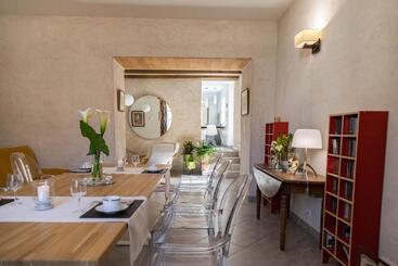 تختخواب و صبحانه Clos Des Moulins