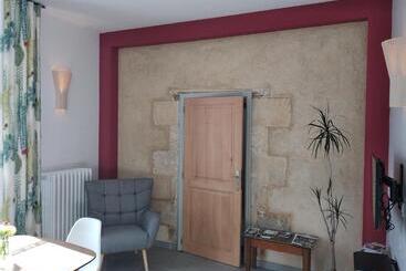 تختخواب و صبحانه Clos Des Moulins