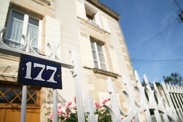 تختخواب و صبحانه Clos Des Moulins