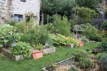 تختخواب و صبحانه Clos Des Moulins