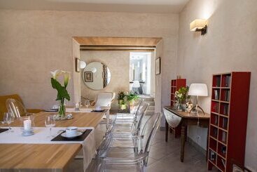 تختخواب و صبحانه Clos Des Moulins