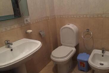 تختخواب و صبحانه Friends House