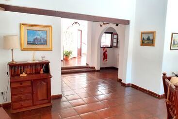 تختخواب و صبحانه La Posada De Akasha