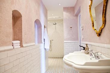 تختخواب و صبحانه Villa Juli Guesthouse