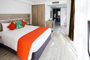 Appart  Hotel La Girafe Marseille Est   Porte D Aubagne